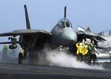 Old School vs. Stealth School: Could an Old F-14 Tomcat Kill the F-22 ...