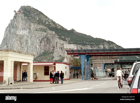 Gibraltar and spain border hi-res stock photography and images - Alamy