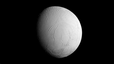 James Webb Telescope detects unprecedented water plume on Saturn moon Enceladus | TechSpot