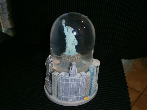 RARE STATUE OF LIBERTY SNOWGLOBE | Snow globes, Snowglobes, Water globes