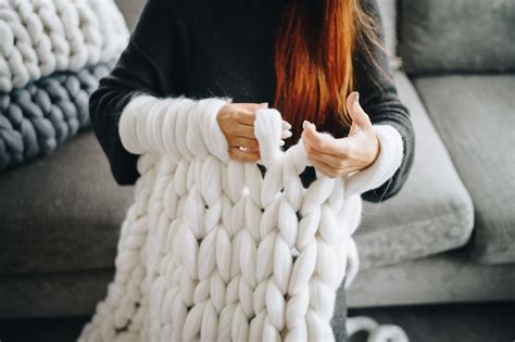 How to make a chunky knit blanket – DIY guide for beginners | Chunky ...