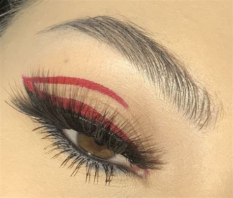 A Fun And Firey Red Liner Eye Makeup Look in 2021 | Red eyeshadow ...