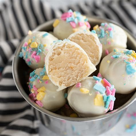 Cake Balls Recipe (Easy!) - Cookies for Days