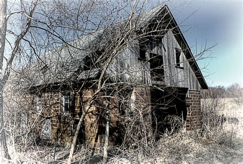 Abandoned Barn in March | Barn photos, Abandoned, Old barns