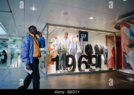 Paris, France, "The Gap Store" at Les Halles, "Le Forum des Halles", Shopping Center, inside ...