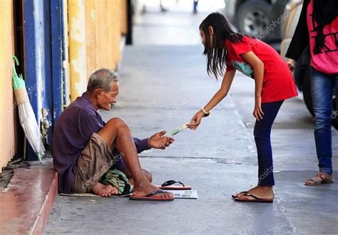 Homeless begger begging – Stock Editorial Photo © friday #64705005