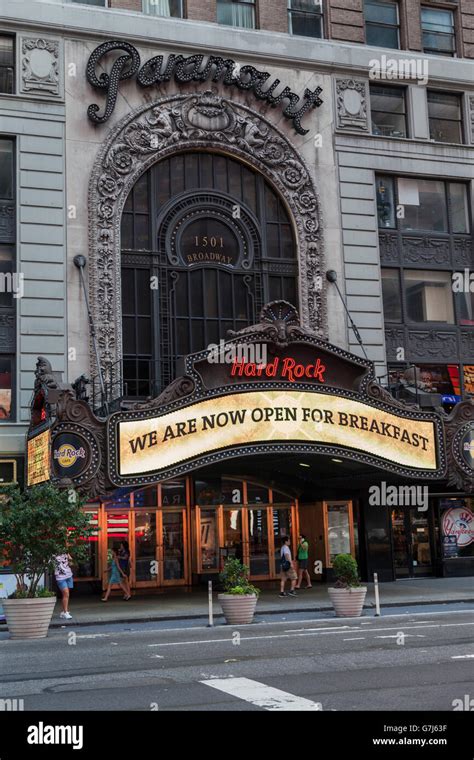 Paramount Building Hard Rock Cafe New York Stock Photo - Alamy