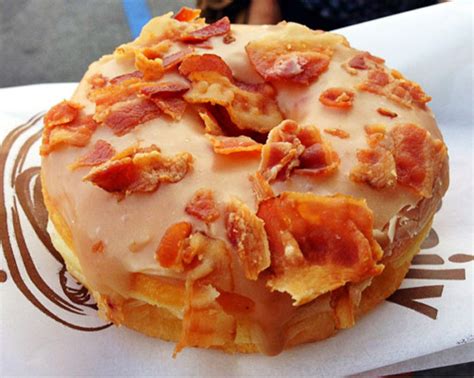 Maple Bacon Donut : Damn That Looks Good