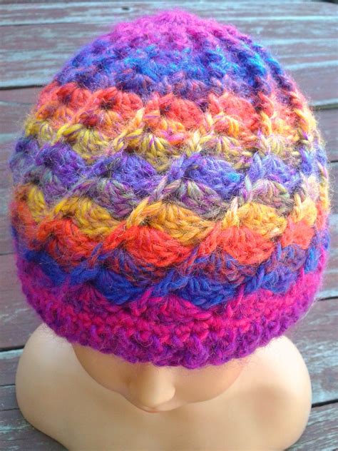 Swirl Beanie made in 'Moda Vera' - 'Bouvardia'....'Sunspot'. Free beanie pattern here; http ...