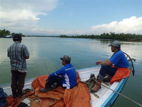 Stock Photo Jos: Fishing Muara Kintap, Pulau Laut Kalimantan Selatan