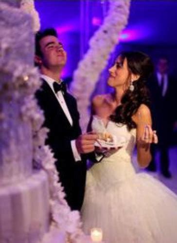 Kevin & Danielle with their cake - kevin jonas wedding - dancer08