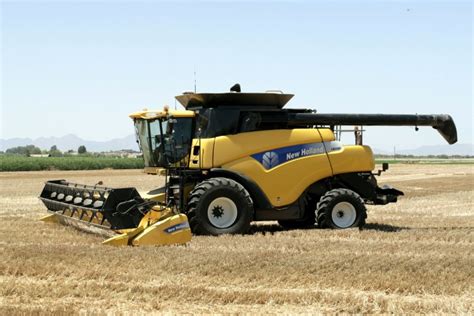 New Holland CR Combine: Up to 15% Higher Capacity and Improved Grain Quality and Productivity