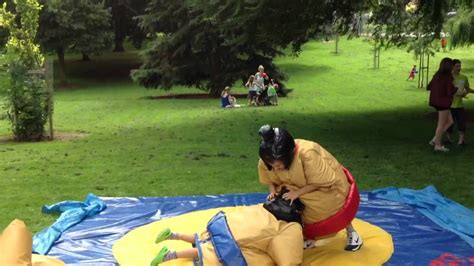 Kids in sumo suits funny - YouTube