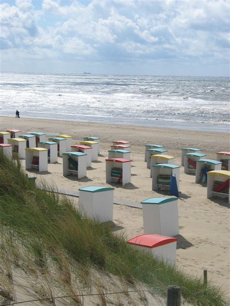 File:Beach at Katwijk aan Zee.jpg - Wikimedia Commons