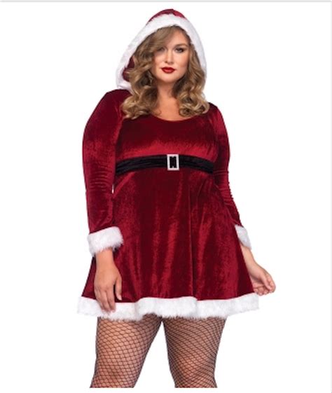 7 SantaCon Outfits For Women, If You're Up To Snow Good With Your Girlfriends