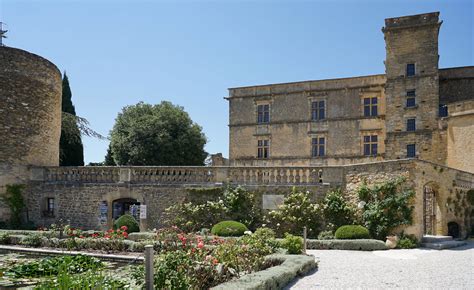 Lourmarin castle | In an exceptional setting facing the vill… | Flickr