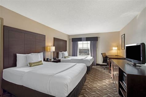 La Quinta Inn & Suites by Wyndham Springfield MA | Springfield, MA Hotels