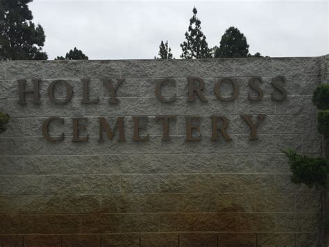 Laura's Miscellaneous Musings: A Visit to Holy Cross Cemetery, Part 1