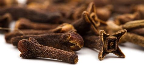 Cloves: History, Flavor, Benefits, Uses