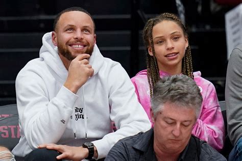 Stephen Curry's Daughter Looks All Grown Up at Basketball Game: Photo