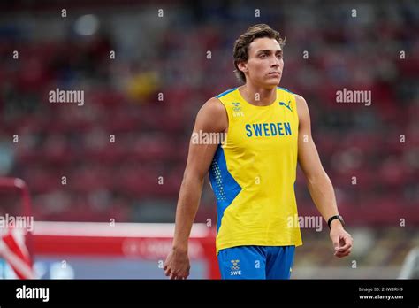 Mondo Duplantis participating in the Tokyo 2020 Olympics in the pole vault discipline Stock ...