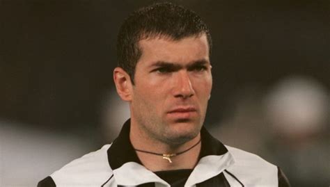 Zinedine Zidane and the no-look pass that melted our eyeballs