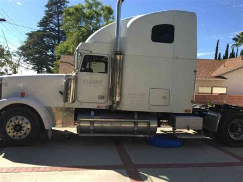 Freightliner CLASSIC XL FLD 120 (2000) : Sleeper Semi Trucks