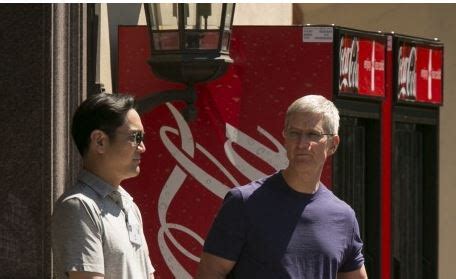 Who is Apple CEO Tim Cook's Boyfriend/ Girlfriend?