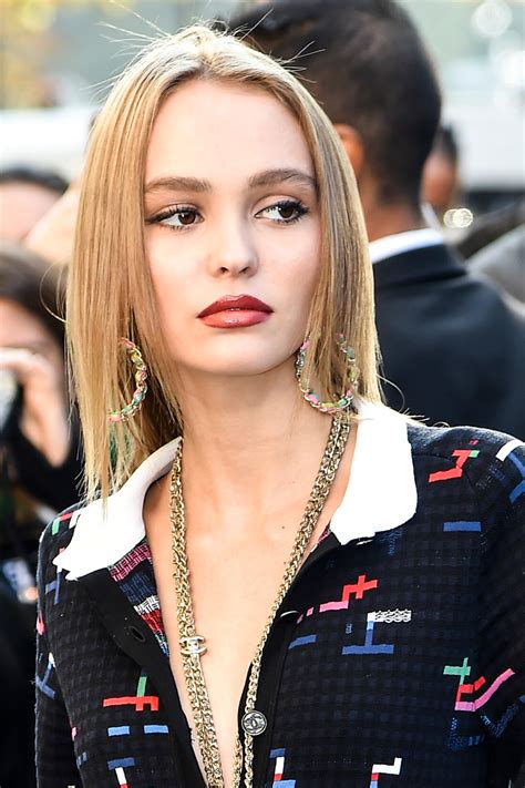 Lily-Rose Depp’s Chanel Makeup at Paris Fashion Week | Teen Vogue