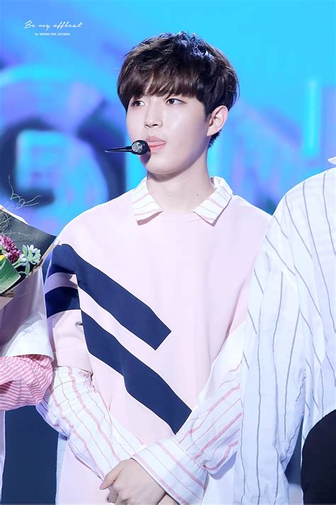 Wanna One 김재환 (Kim Jaehwan)