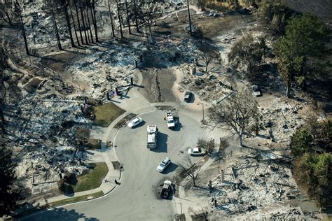 Southern California Faces Extreme Fire Risk From Dry Winds - Bloomberg