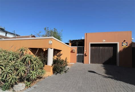 3 Bedroom House For Sale in Parklands | RE/MAX™ of Southern Africa