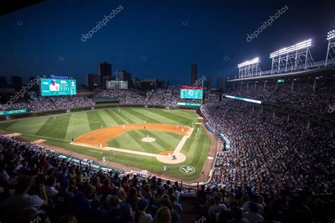 Baseball at Wrigley Field – Stock Editorial Photo © filedimage #121654220