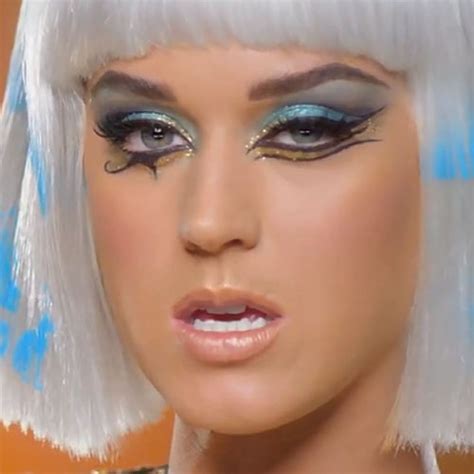 Katy Perry Makeup: Blue Eyeshadow, Gold Eyeshadow & Nude Lipstick | Steal Her Style