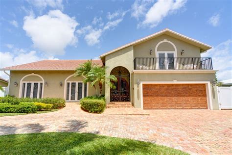 GORGEOUS FIVE BEDROOM HOME | Florida Luxury Homes | Mansions For Sale | Luxury Portfolio