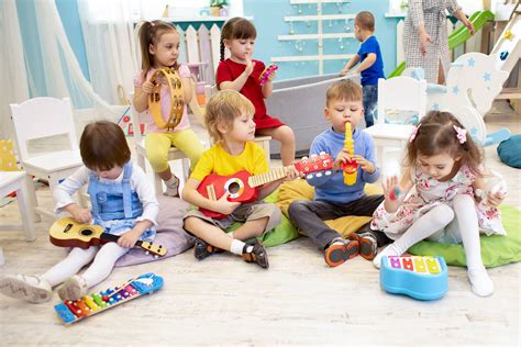 bebes con instrumentos musicales