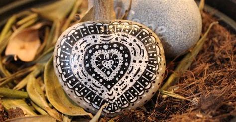 Hand Painted Stone Heart Mandala Bohemian Art Middle | Etsy | Hand painted stones, Stone ...