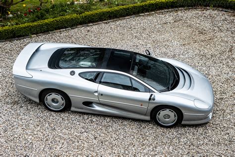 Jaguar XJ220