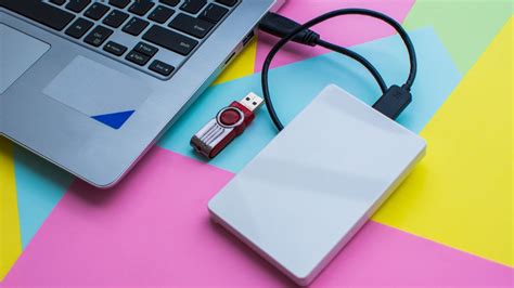 USB Flash Drive vs. External Hard Drive: Which Is Better?