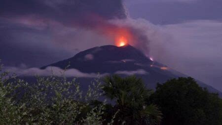 7 Gunung Berapi yang Masih Aktif di Indonesia, Ketahui Letaknya Yuk!