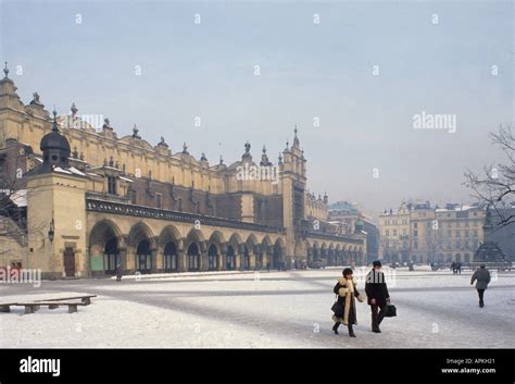 Krakow Cracow Poland Polish winter snow The Cloth Hall Sukiennice Stock Photo: 5162272 - Alamy