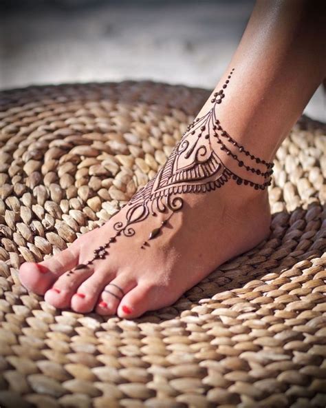 30+ Beautiful Feet & Leg Mehendi Designs for the 2018 Bride: Editor's ...