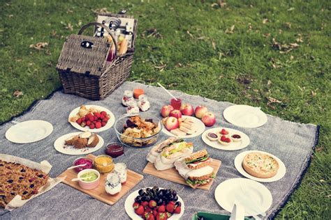 International Picnic Day 2018: How To Have A Healthy Picnic - Boldsky.com