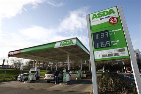 Tanker driver causes chaos at Asda filling station - AOL