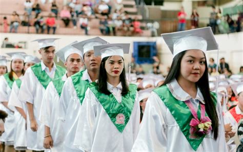 HCDC produces first batch of senior high school graduates | Holy Cross of Davao College