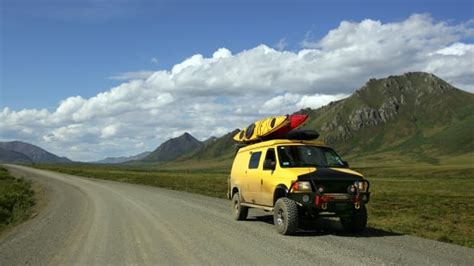 Dempster Highway drivers flock to new destination — the Arctic coast | CBC News