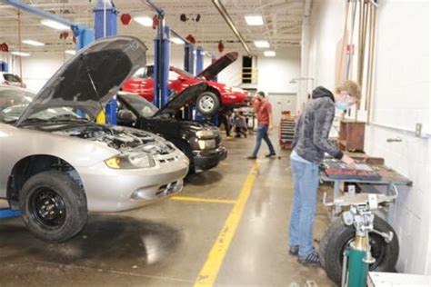 Hands On Learning: Advanced Automotive Class | High School