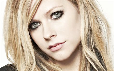 Avril Lavigne - Avril Lavigne Wallpaper (31810143) - Fanpop