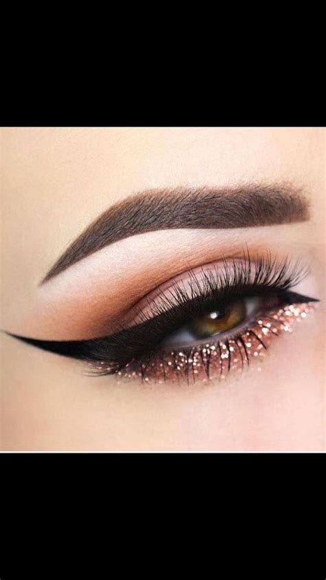 That’s an awfully large eyeliner wing | Eye makeup art, Eye makeup ...