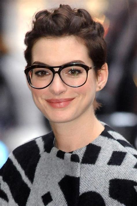 Anne Hathaway Haircut - 35 Anne Hathaway's Stylish Hair Looks - Haircuts & Hairstyles 2021